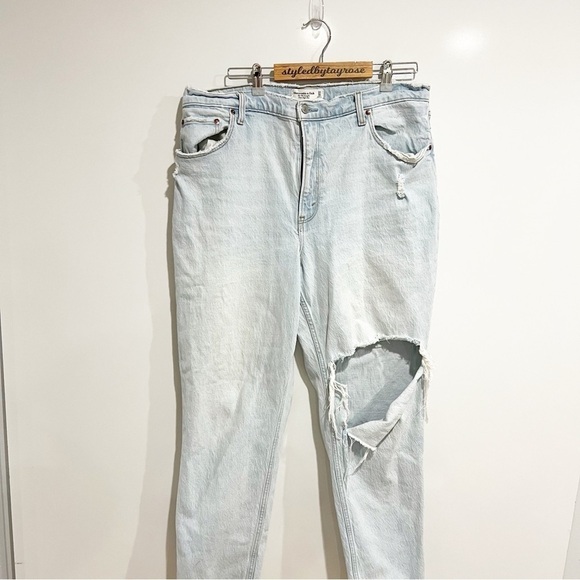 Abercrombie & Fitch Curve Love 90’s Straight Ultra High Rise Jean - Picture 3 of 7